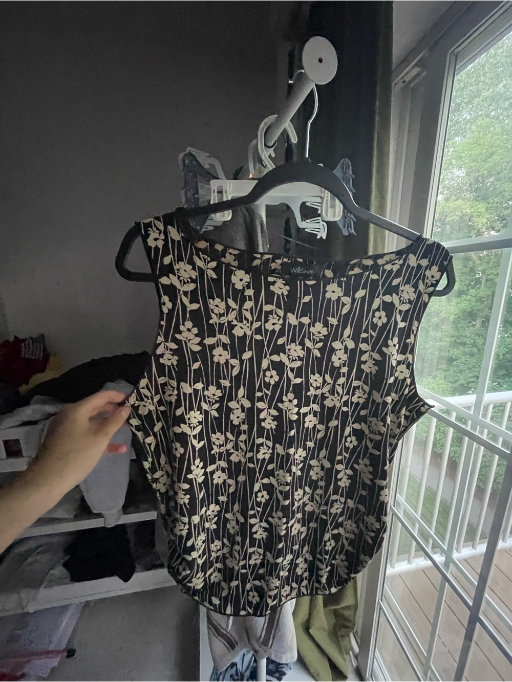 Willi Smith Black and Cream Floral Sleeveless Blouse